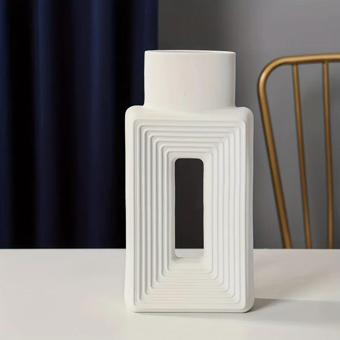 Decoratieve Vaas Minimalistisch met Geometrisch Reliëf en Donut Kern