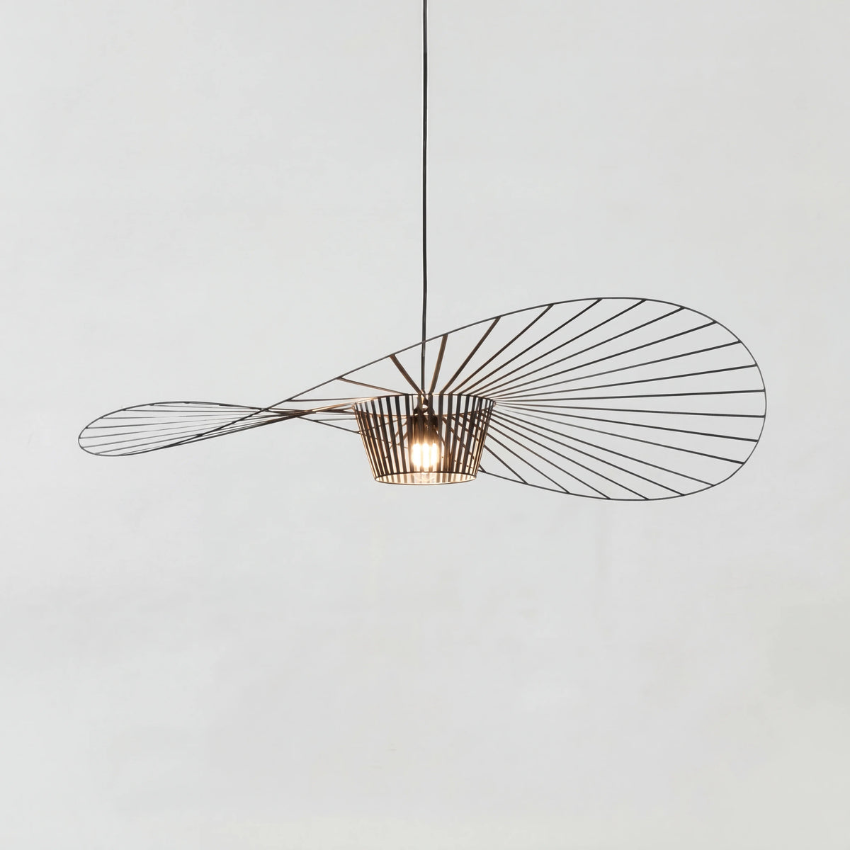 Hanglamp Minimalistisch met Strooien Hoed Design en Draadframe