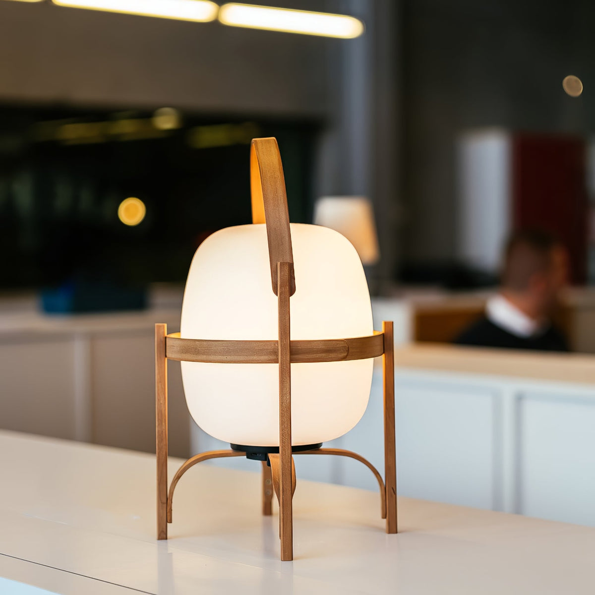 Tafellamp Lantaarn Scandinavisch met Glazen Bol en Houten Frame