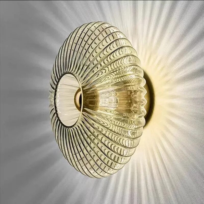 Wandlamp Art Deco met Geribbeld Glas en Stralend Lichtpatroon