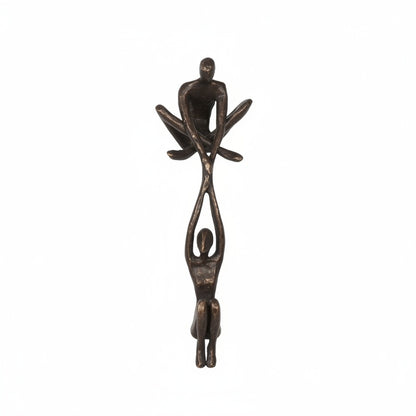 Abstracte Sculptuur van Twee Figuren met Symbolisch Design