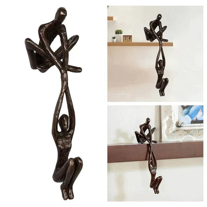 Abstracte Sculptuur van Twee Figuren met Symbolisch Design