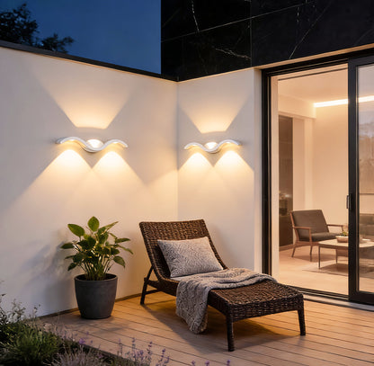 Buiten Wandlamp Modern met Golvend Design en Bidirectionele LED Verlichting IP65