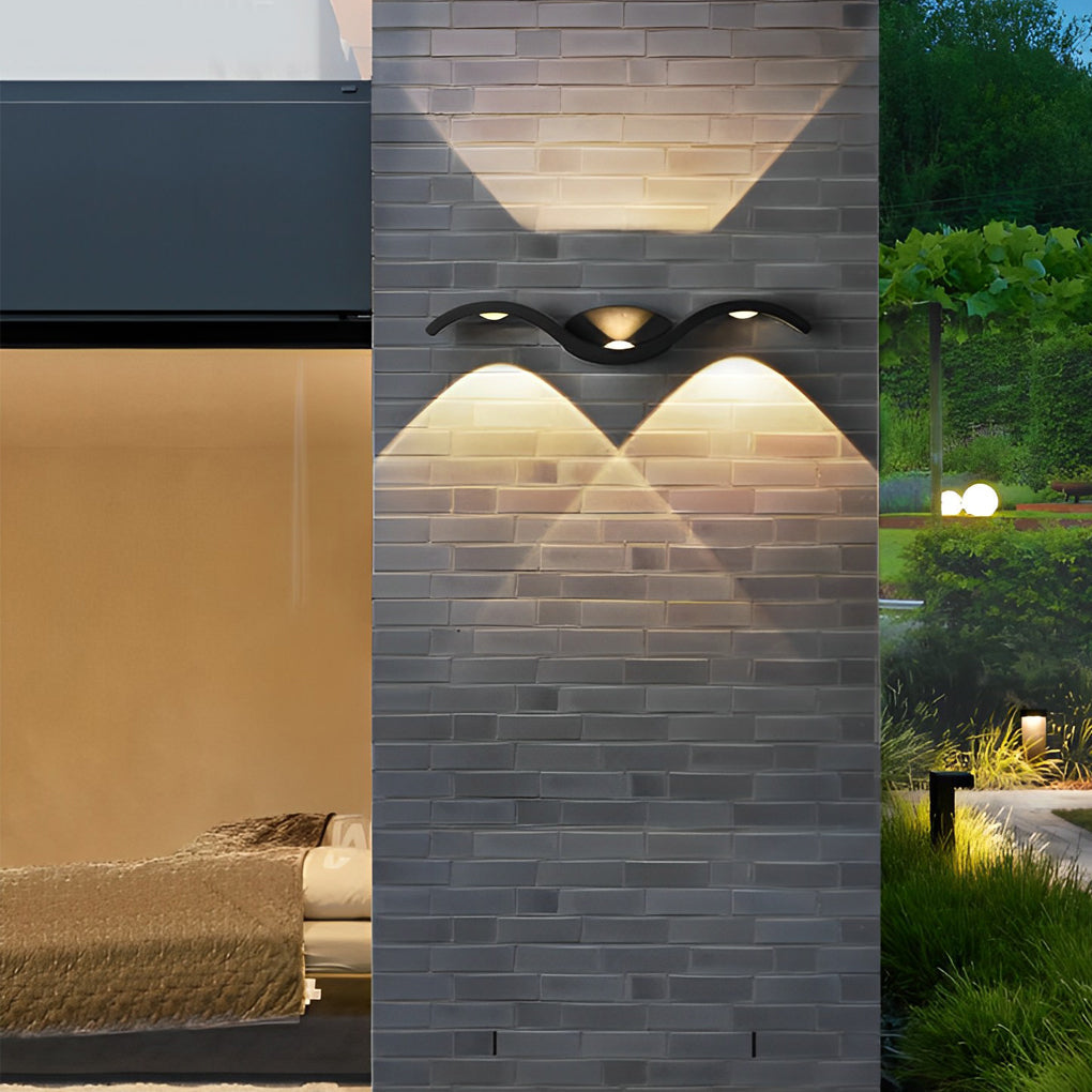 Buiten Wandlamp Modern met Golvend Design en Bidirectionele LED Verlichting IP65