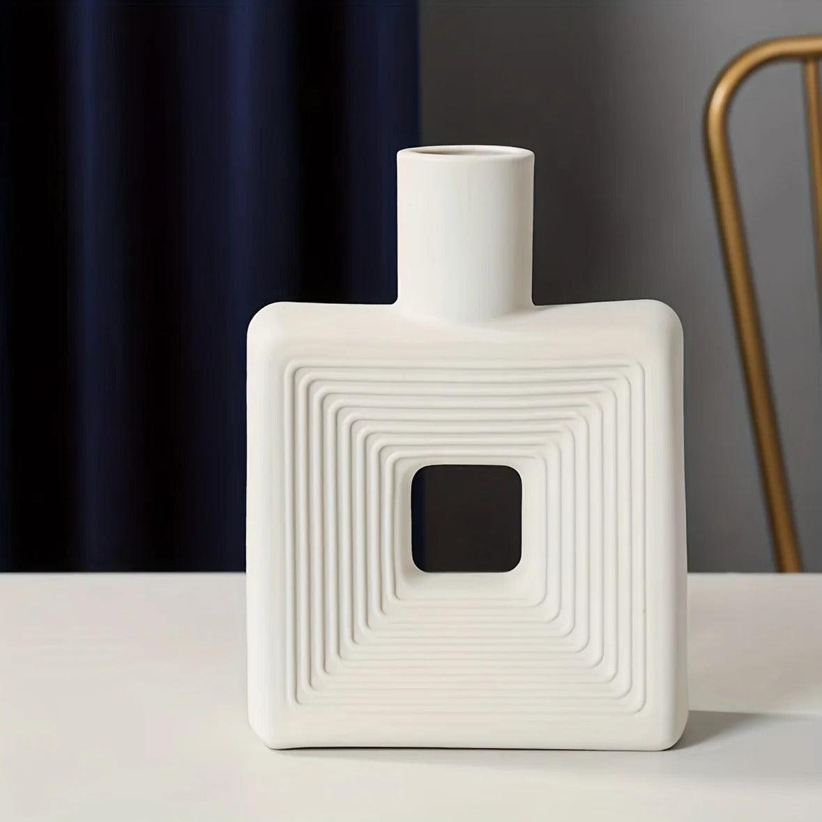 Decoratieve Vaas Minimalistisch met Geometrisch Reliëf en Donut Kern