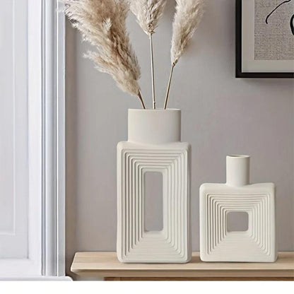 Decoratieve Vaas Minimalistisch met Geometrisch Reliëf en Donut Kern