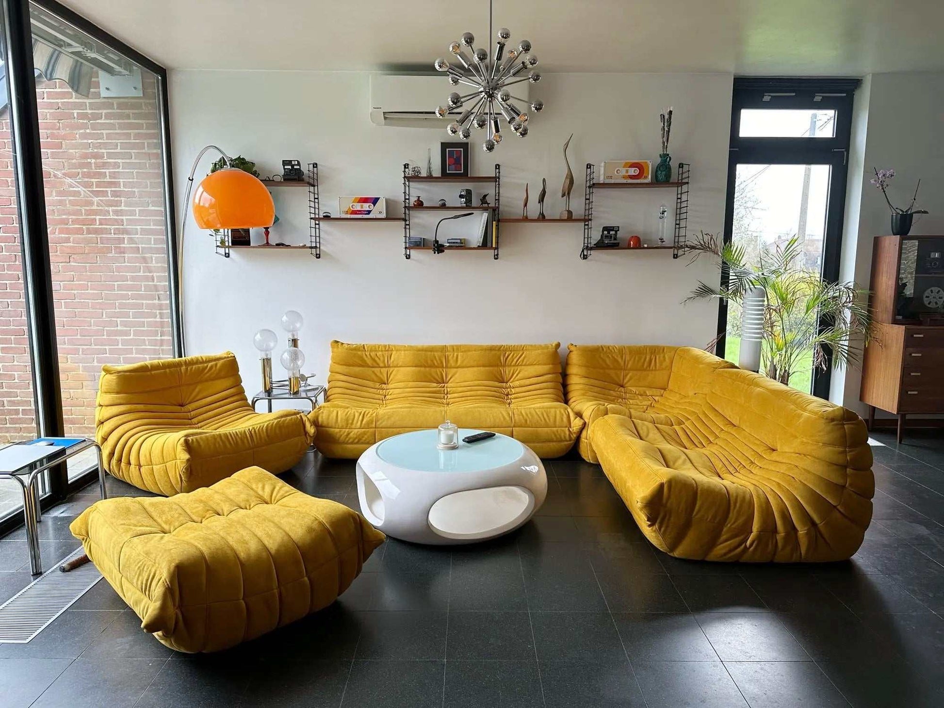 Driezits Lounge Bank Retro met Golvend Gestikt Design