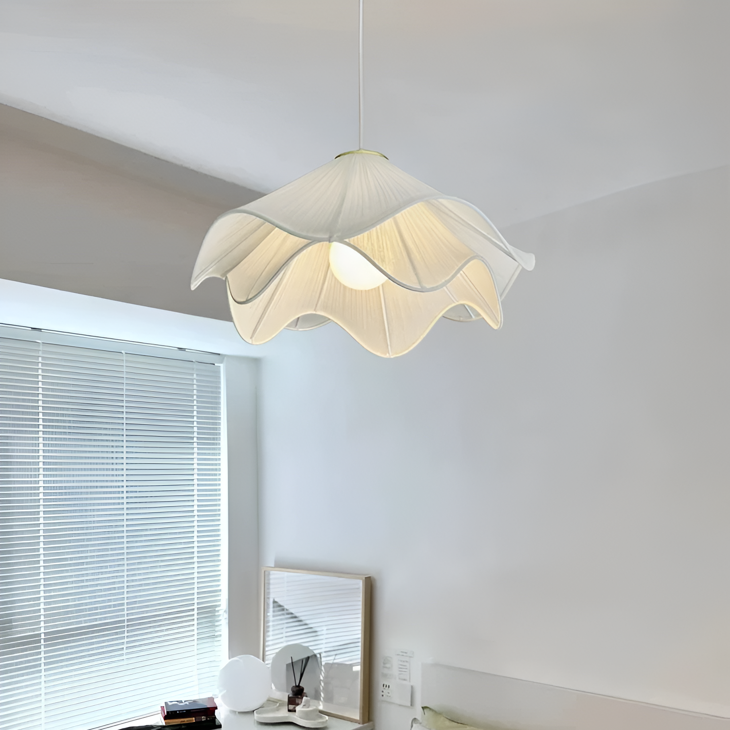 Hanglamp Japandi met Golvende Stoffen Kap en Verstelbare Hoogte