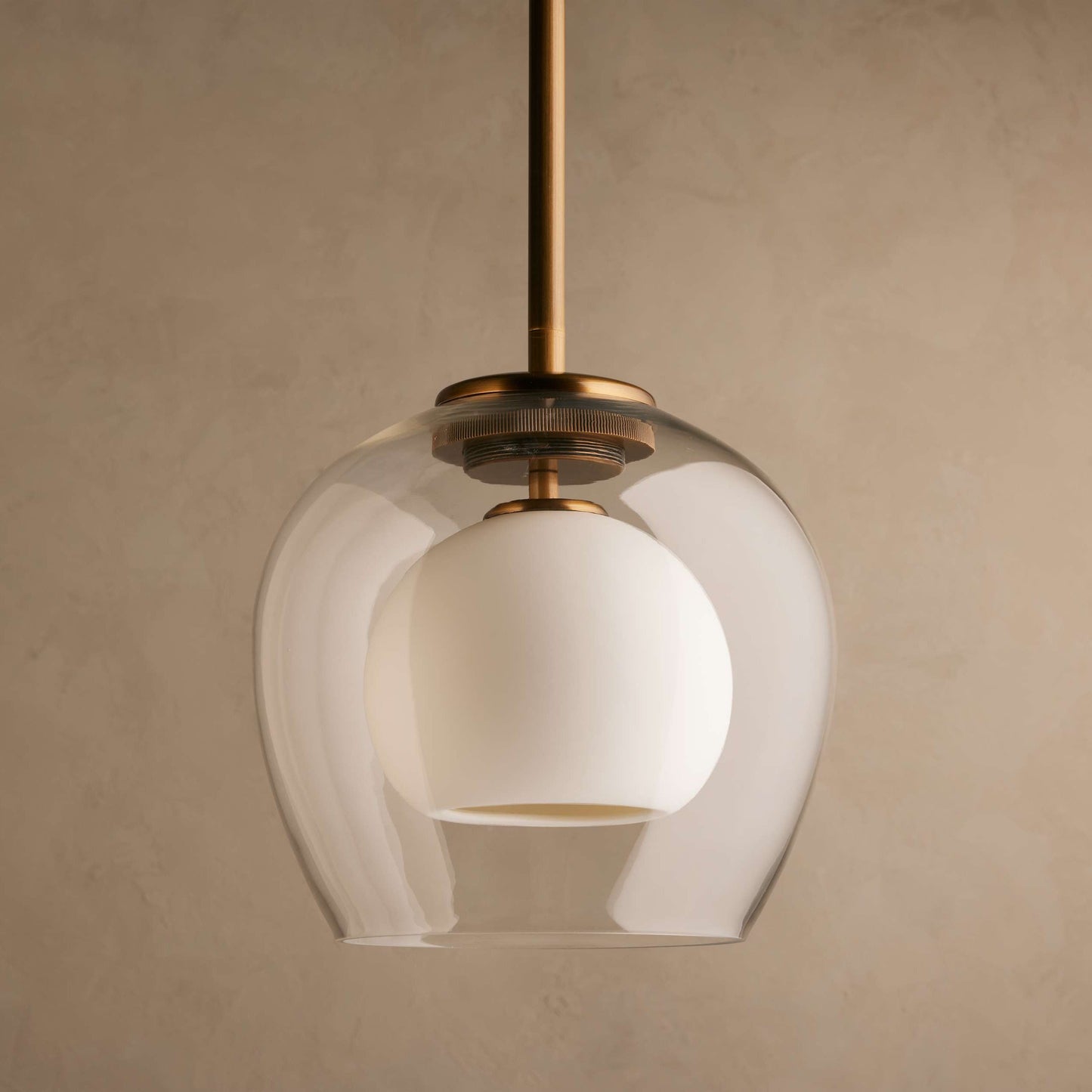 Hanglamp Modern met Dubbele Glazen Bol en Messing Ophanging