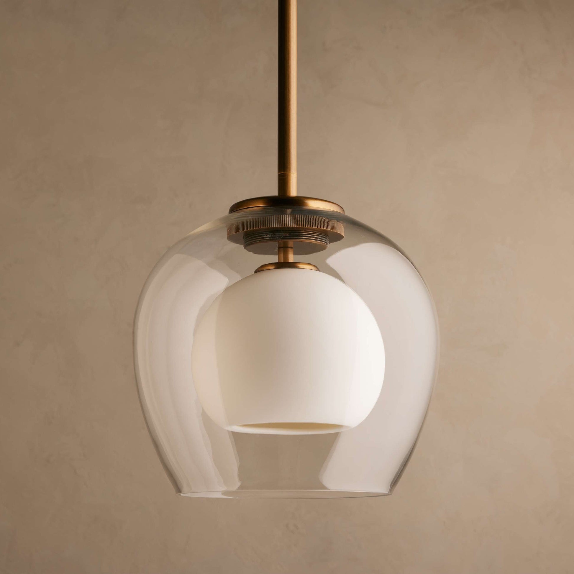 Hanglamp Modern met Dubbele Glazen Bol en Messing Ophanging