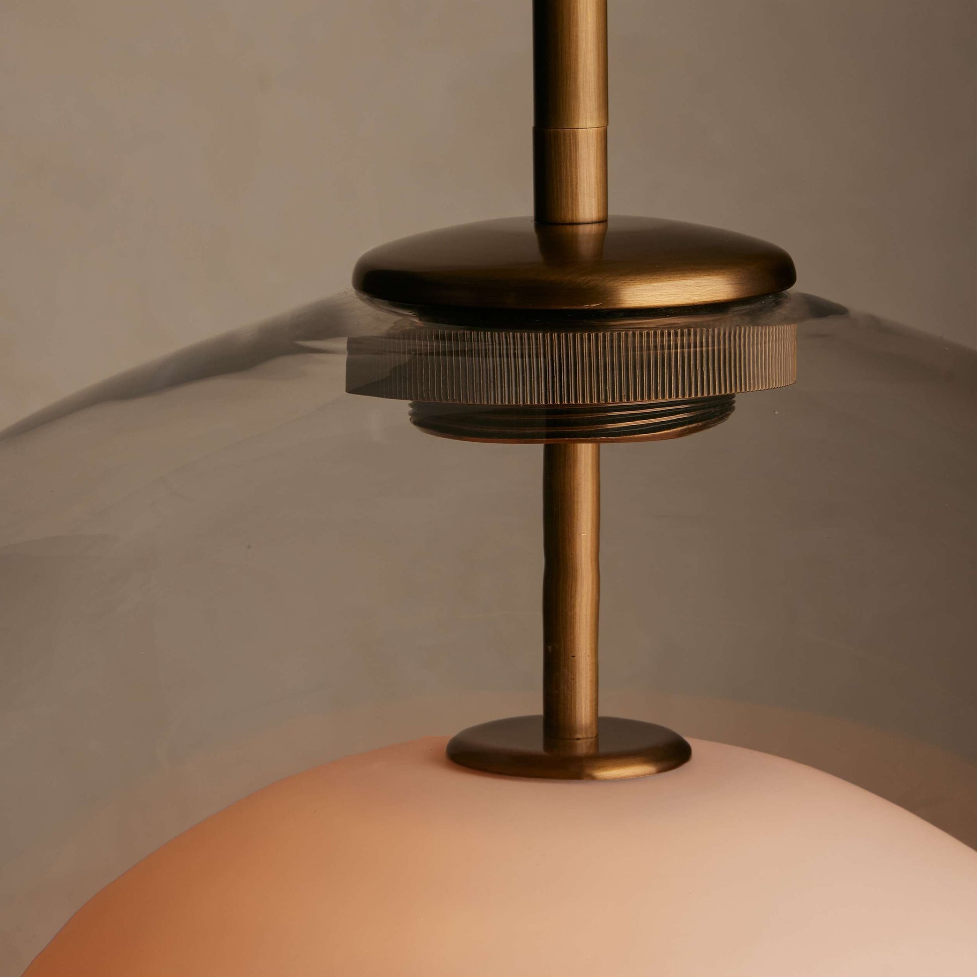Hanglamp Modern met Dubbele Glazen Bol en Messing Ophanging