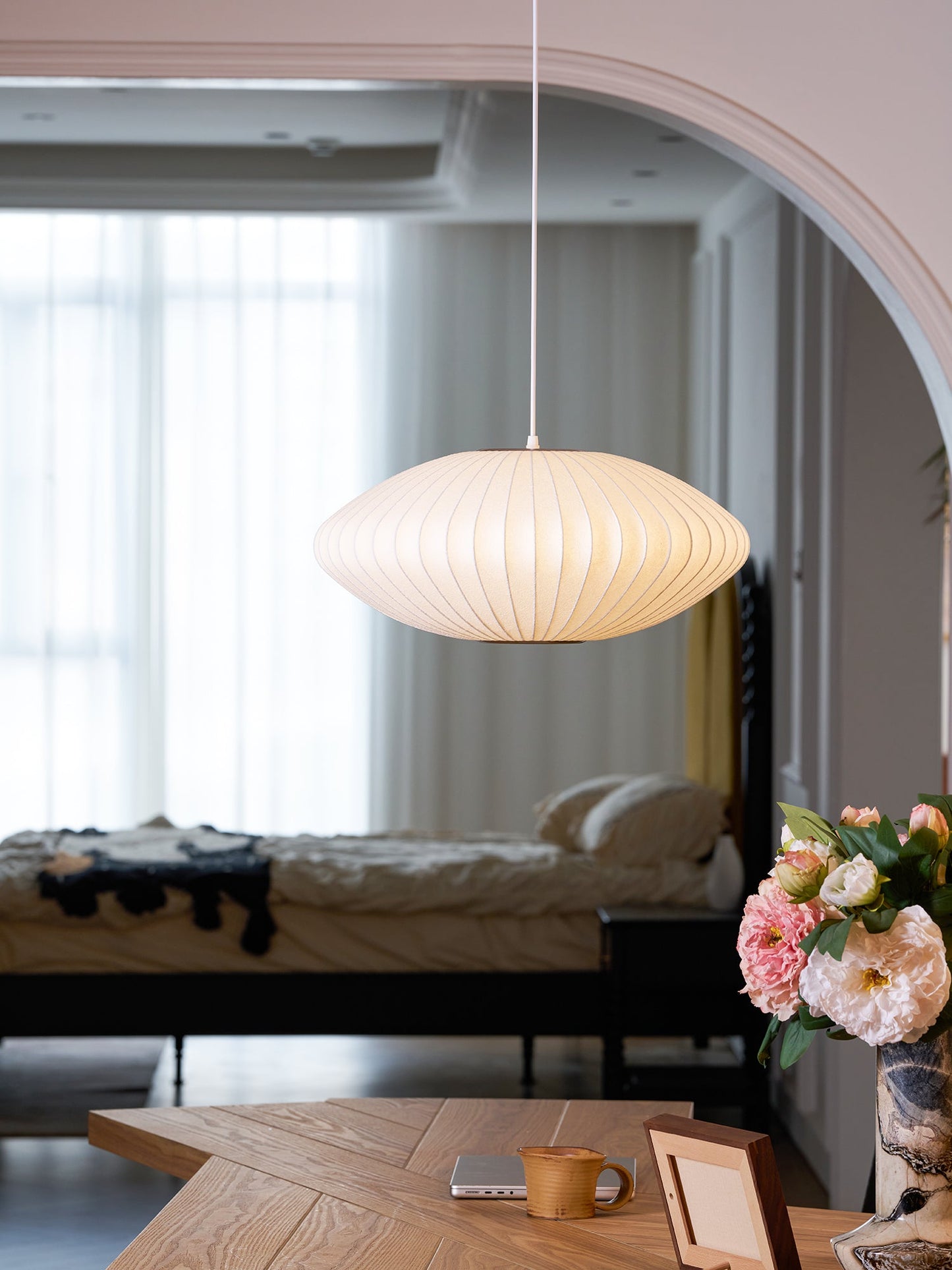 Hanglamp Scandinavisch met Geometrisch Draadframe en Zijden Kap ##POS:181##
