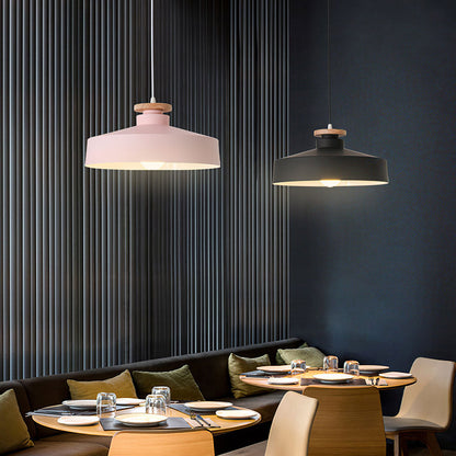 Hanglamp Scandinavisch met Houten Detail en Metalen Kap