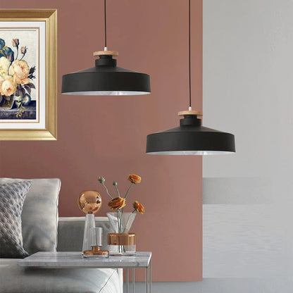 Hanglamp Scandinavisch met Houten Detail en Metalen Kap