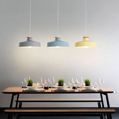 Hanglamp Scandinavisch met Houten Detail en Metalen Kap