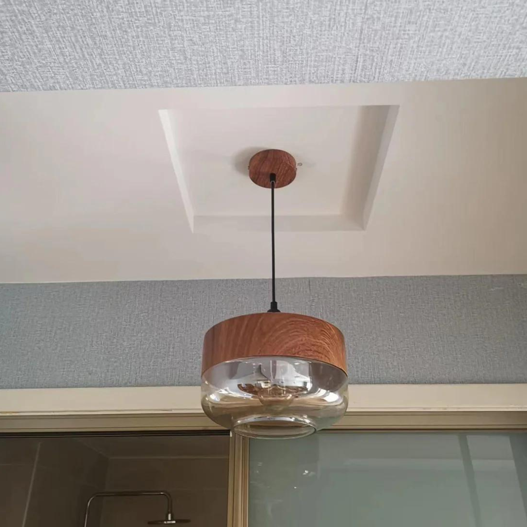 Hanglamp Scandinavisch met Houten Kap en Getint Glas voor Sfeervolle Verlichting