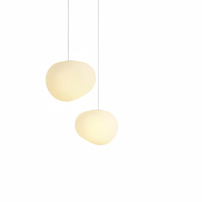 Hanglamp Scandinavisch met Organische Kiezelsteenvorm en Melkglas Kap