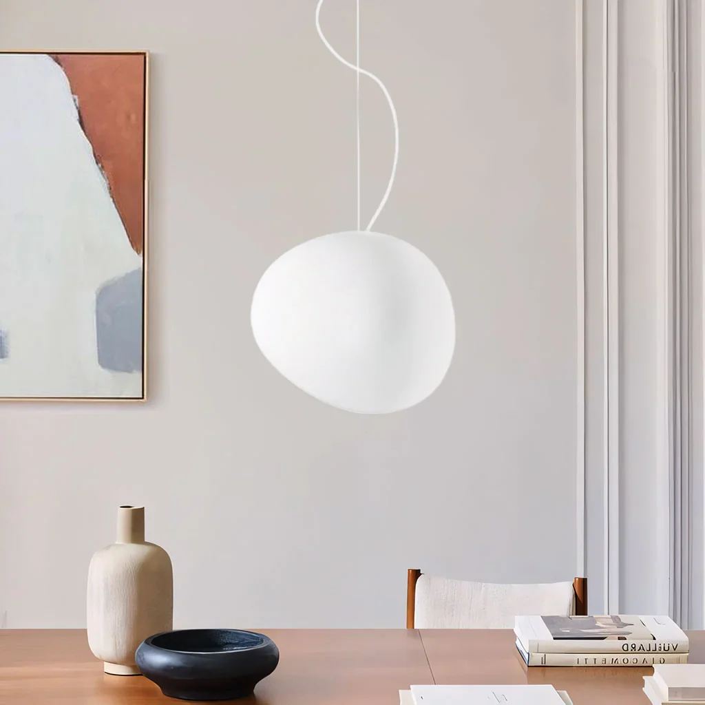 Hanglamp Scandinavisch met Organische Kiezelsteenvorm en Melkglas Kap