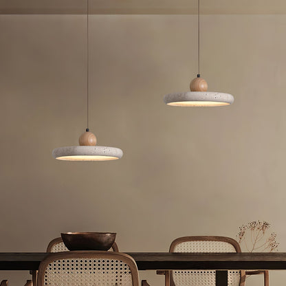 Hanglamp Scandinavisch met Ronde Travertijn Kap en Houten Bol