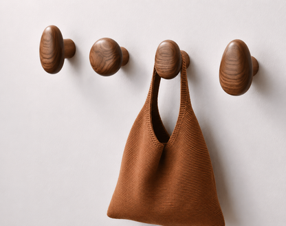 Houten Wandhaken Set met Ronde Kiezelvorm voor Jassen en Tassen