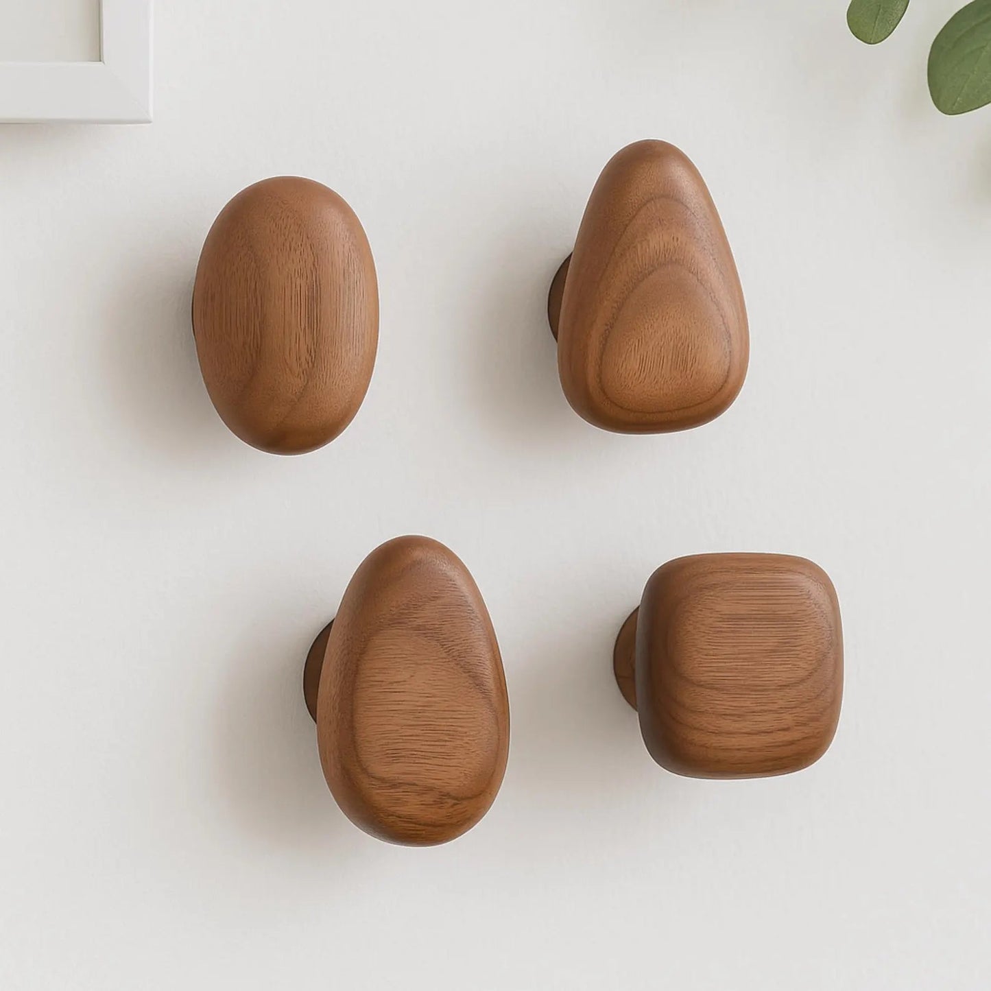 Houten Wandhaken Set met Ronde Kiezelvorm voor Jassen en Tassen