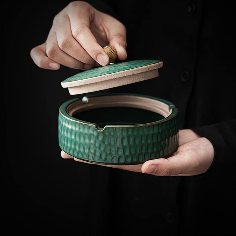 Keramische Asbak met Deksel en Reliëfpatroon voor Binnen en Buiten ##POS:4##