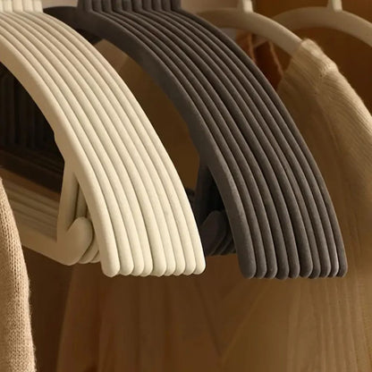 Kledinghangertjes met Anti-Slip Fluwelen Coating en Gebogen Ontwerp voor Kledingkast