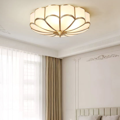 Plafondlamp Art Deco met Bloemblaadjes Kap en Messing Rand