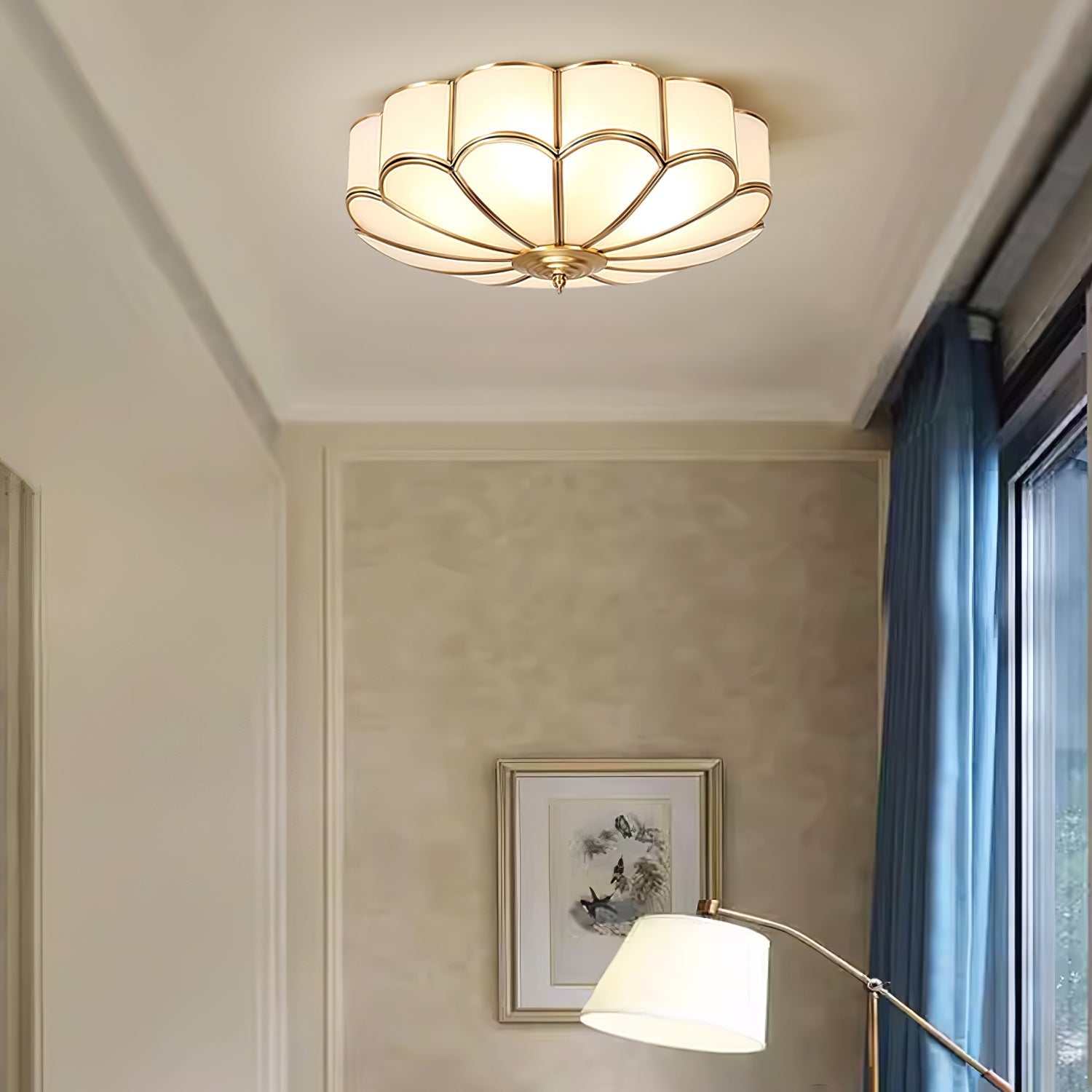 Plafondlamp Art Deco met Bloemblaadjes Kap en Messing Rand