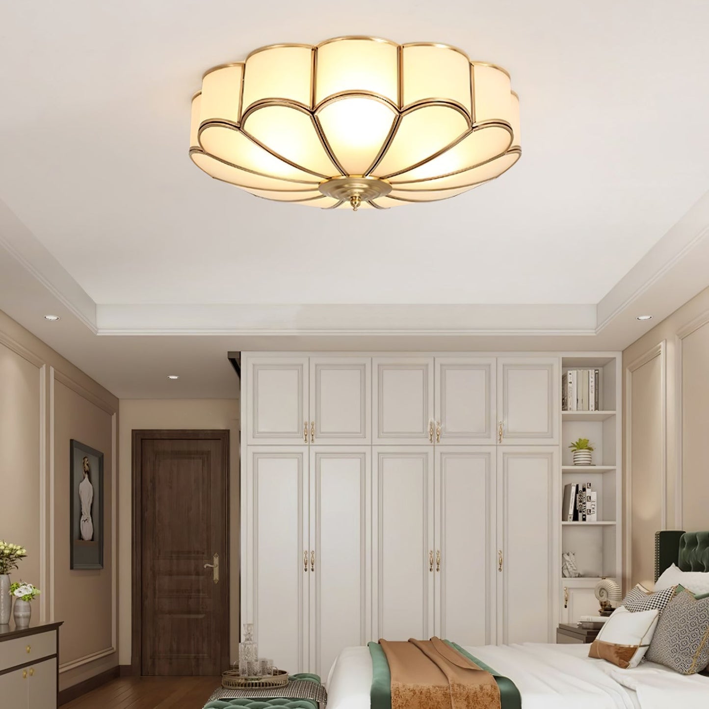 Plafondlamp Art Deco met Bloemblaadjes Kap en Messing Rand