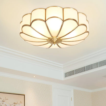 Plafondlamp Art Deco met Bloemblaadjes Kap en Messing Rand