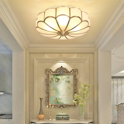 Plafondlamp Art Deco met Bloemblaadjes Kap en Messing Rand