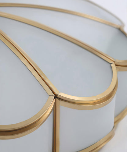 Plafondlamp Art Deco met Bloemblaadjes Kap en Messing Rand