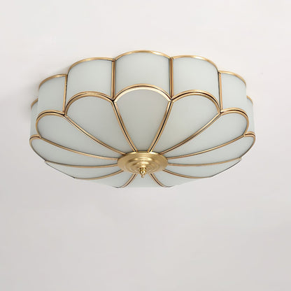 Plafondlamp Art Deco met Bloemblaadjes Kap en Messing Rand