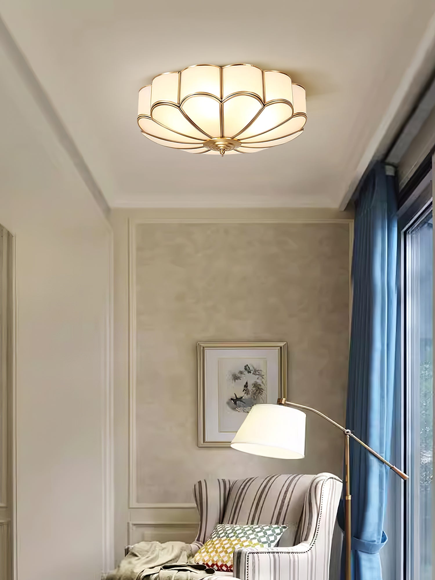 Plafondlamp Art Deco met Bloemblaadjes Kap en Messing Rand