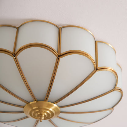 Plafondlamp Art Deco met Bloemblaadjes Kap en Messing Rand