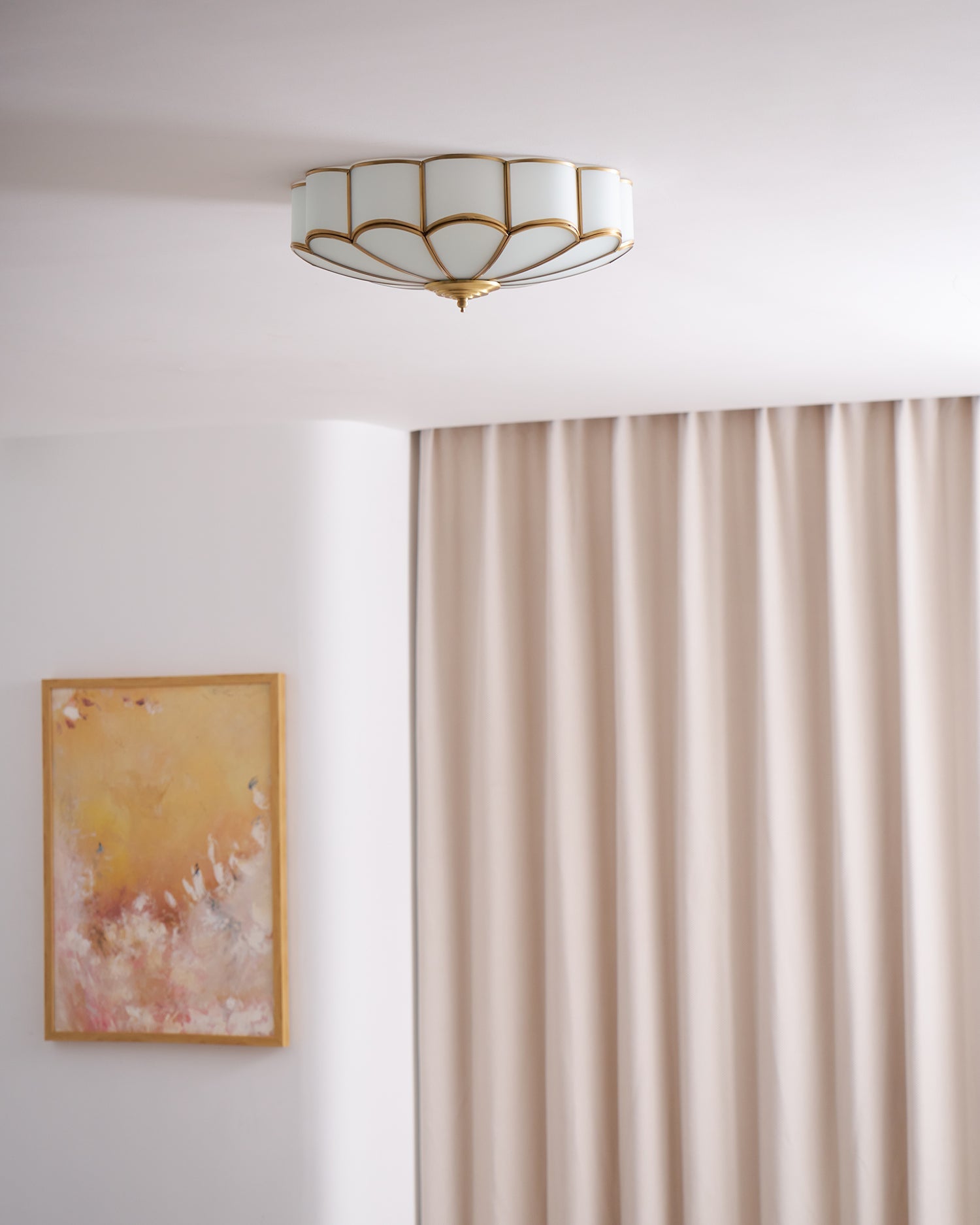 Plafondlamp Art Deco met Bloemblaadjes Kap en Messing Rand