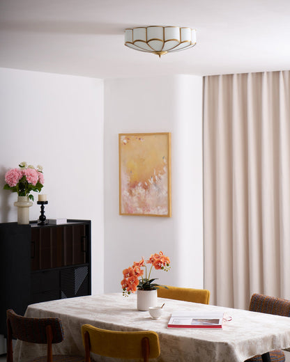 Plafondlamp Art Deco met Bloemblaadjes Kap en Messing Rand