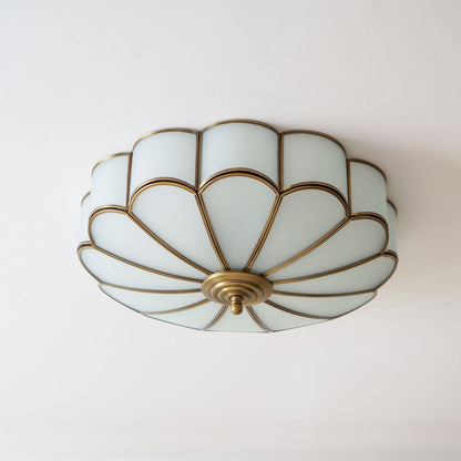 Plafondlamp Art Deco met Bloemblaadjes Kap en Messing Rand