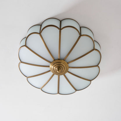 Plafondlamp Art Deco met Bloemblaadjes Kap en Messing Rand