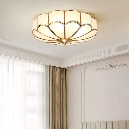 Plafondlamp Art Deco met Bloemblaadjes Kap en Messing Rand