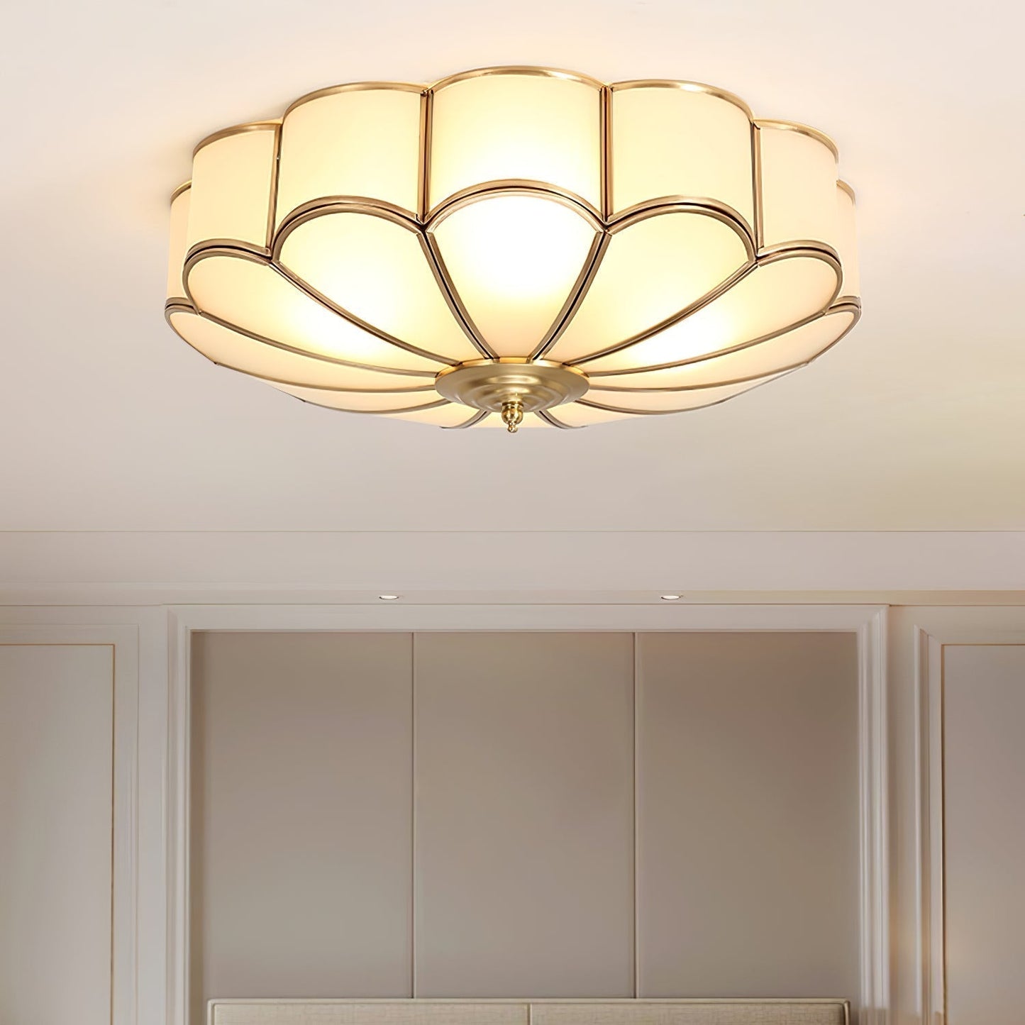 Plafondlamp Art Deco met Bloemmotief en Matglazen Kap