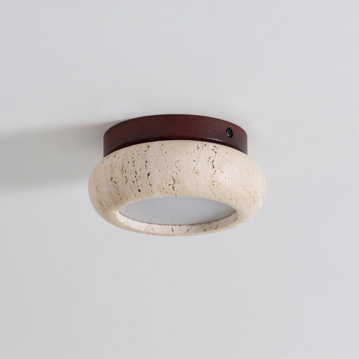 Plafondlamp Bohemian met Ronde Travertijn Kap en Houten Basis ##POS:10##