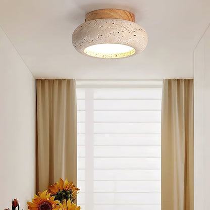 Plafondlamp Bohemian met Ronde Travertijn Kap en Houten Basis ##POS:4##