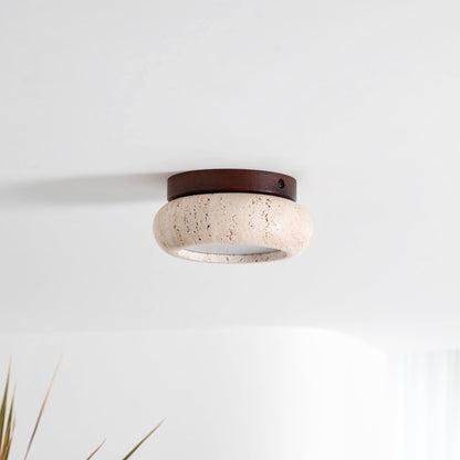 Plafondlamp Bohemian met Ronde Travertijn Kap en Houten Basis