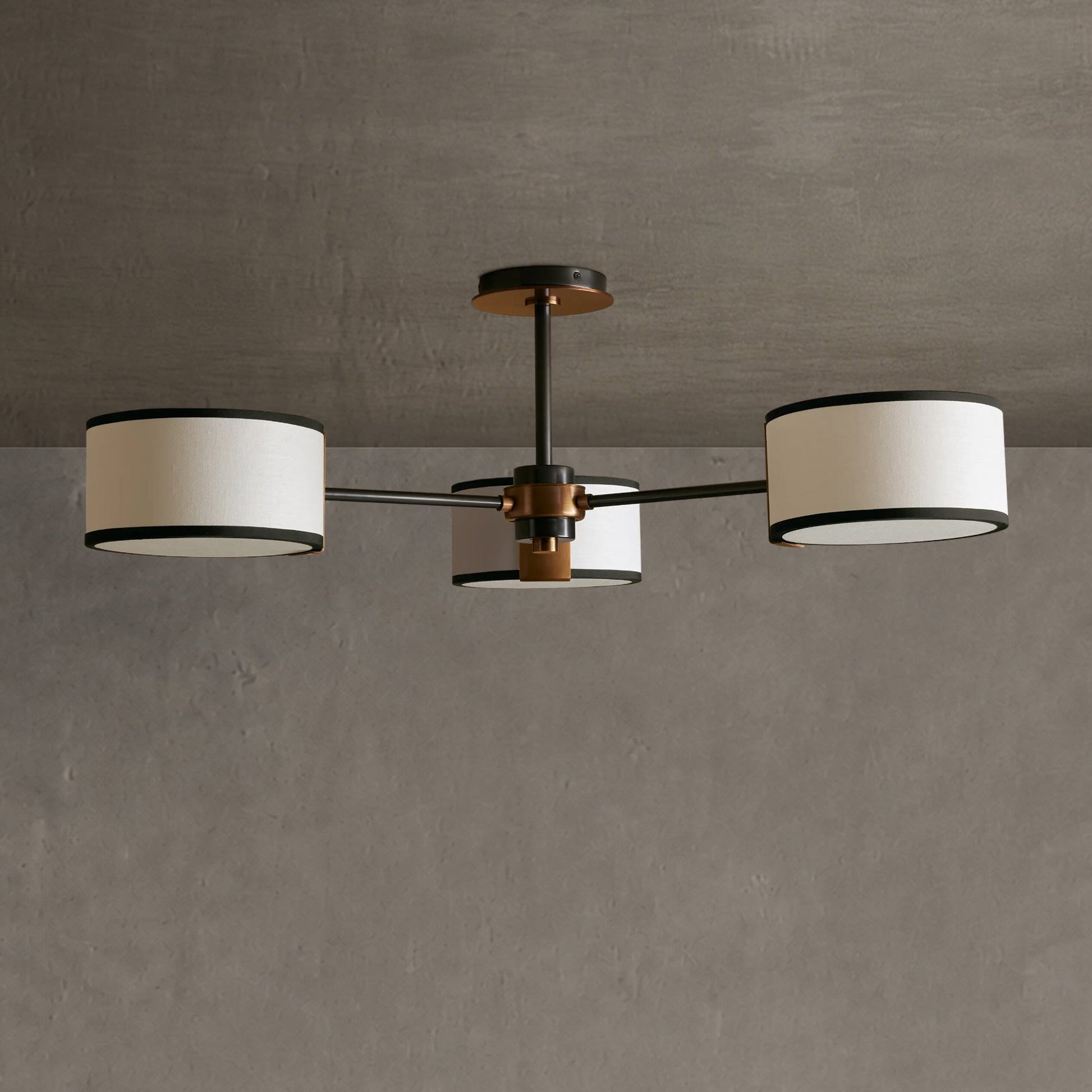 Plafondlamp Modern met Drie Cilindervormige Kappen en Stalen Frame