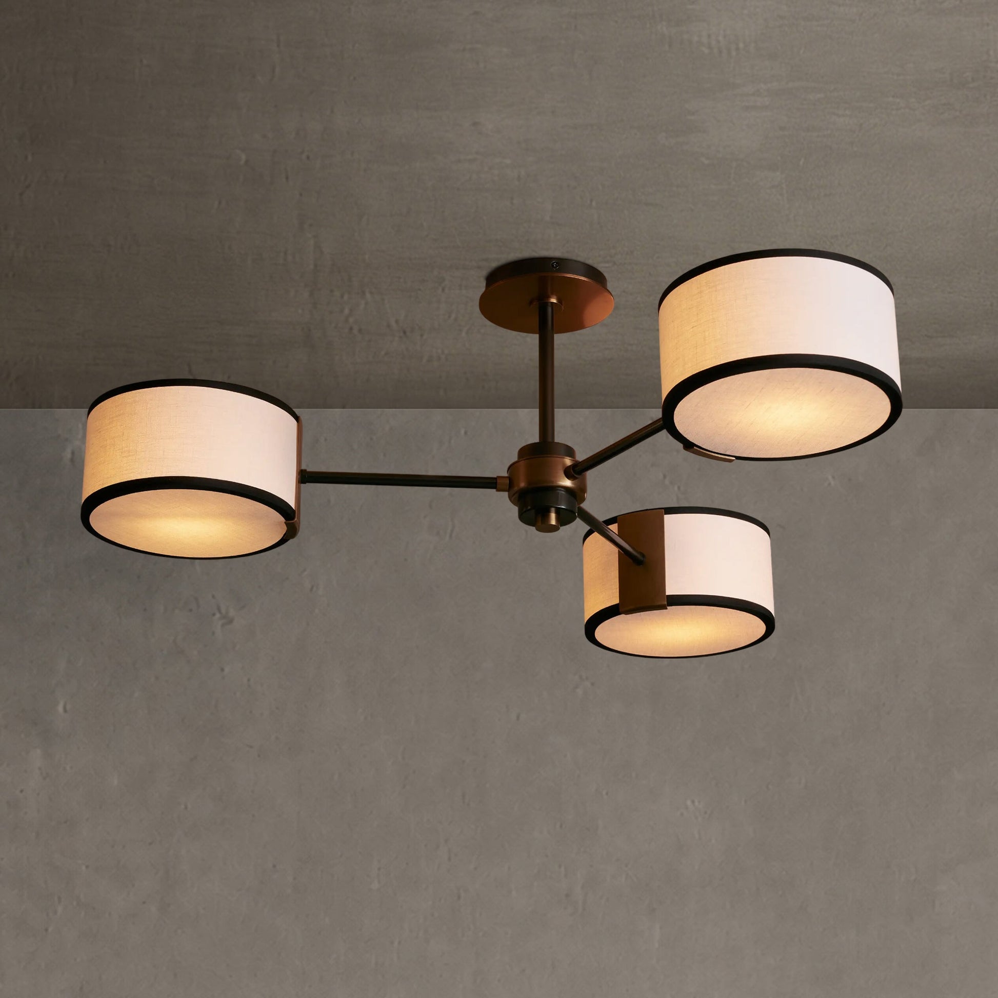 Plafondlamp Modern met Drie Cilindervormige Kappen en Stalen Frame