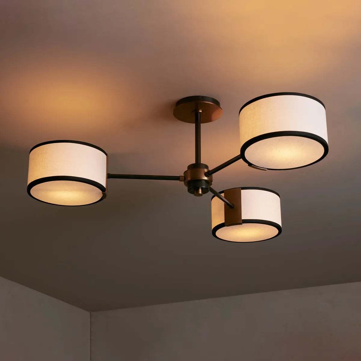 Plafondlamp Modern met Drie Ronde Kappen en Stoffen Diffusers