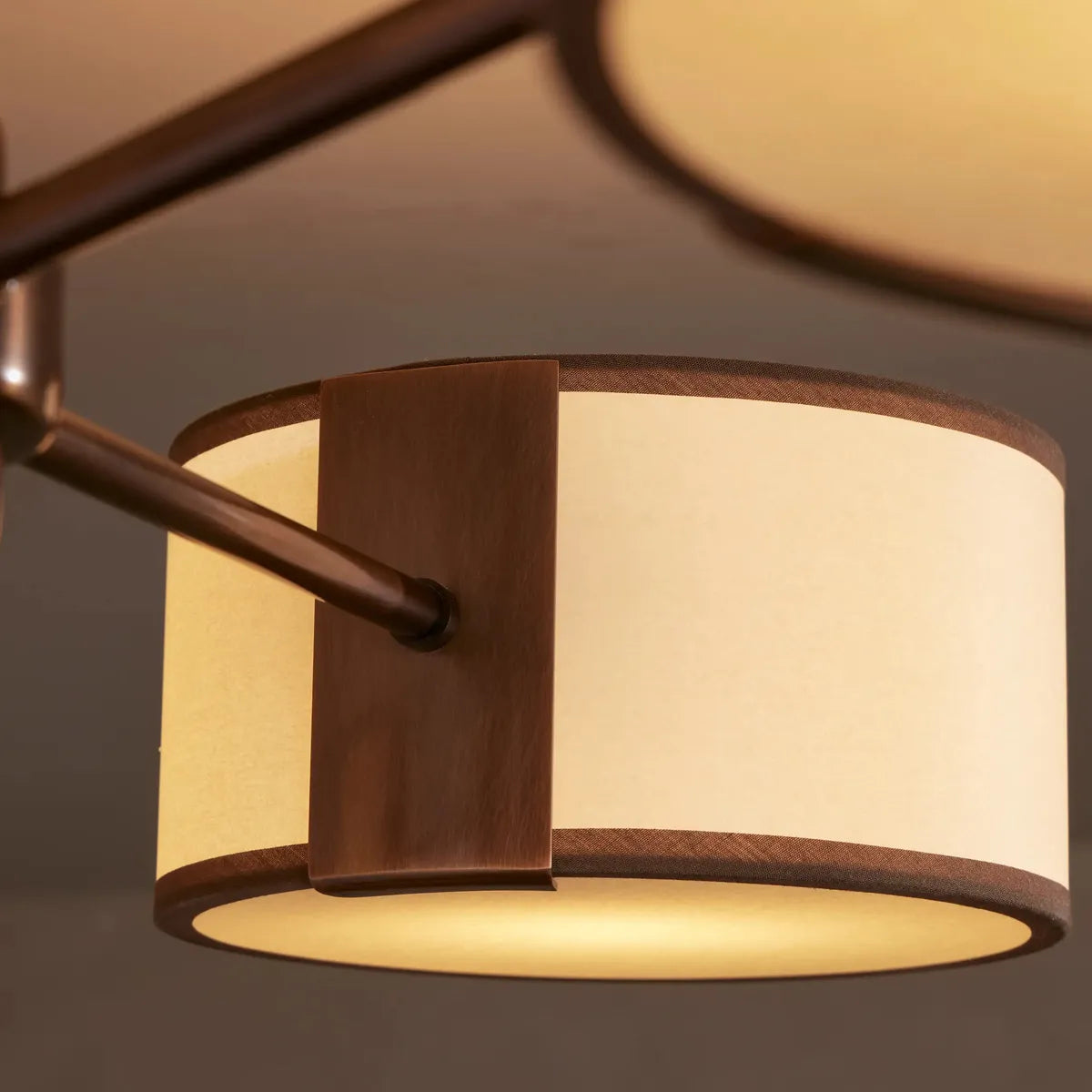 Plafondlamp Modern met Drie Ronde Kappen en Stoffen Diffusers ##POS:9##