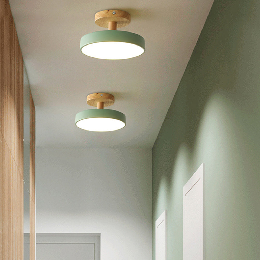 Plafondlamp Scandinavisch met Ronde Kap en Houten Basis